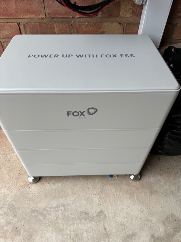 Hey there! 🌞 If you already have solar panels but no battery storage, the Fox AC Coupled system is the perfect kit for you! Keep your existing feed-in-tariff and maximize your solar energy use. solarpower renewableenergy batterystorage 🌿🔋